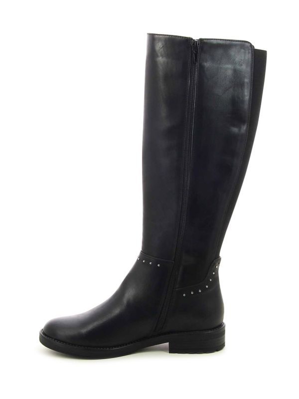 מגפי רוכבים עם ניטים קטנטנים