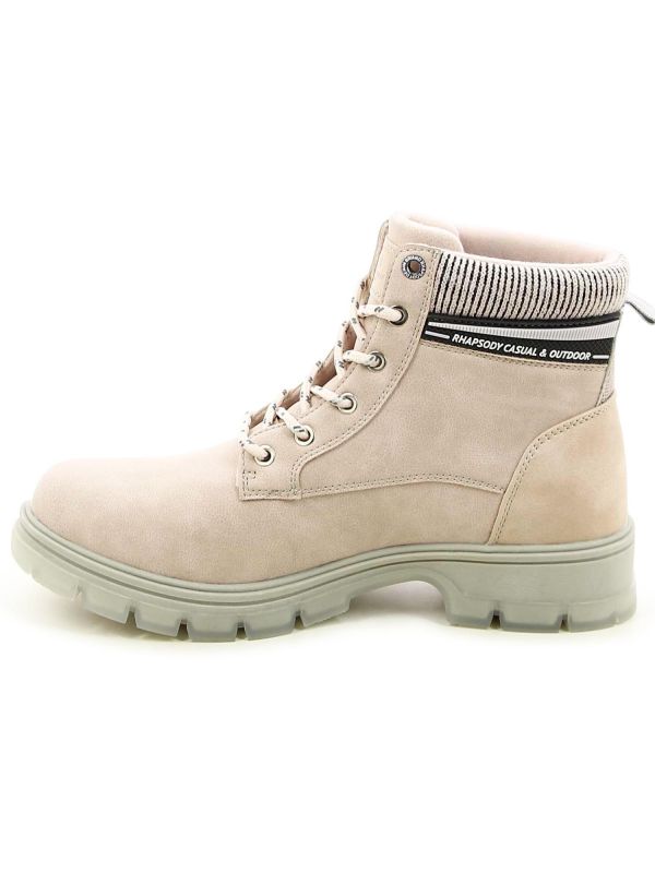 מגפונים אופנתיים עם שרוכים