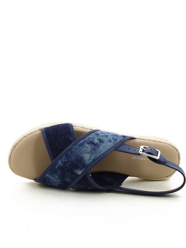 סנדלים עם רצועות מוצלבות