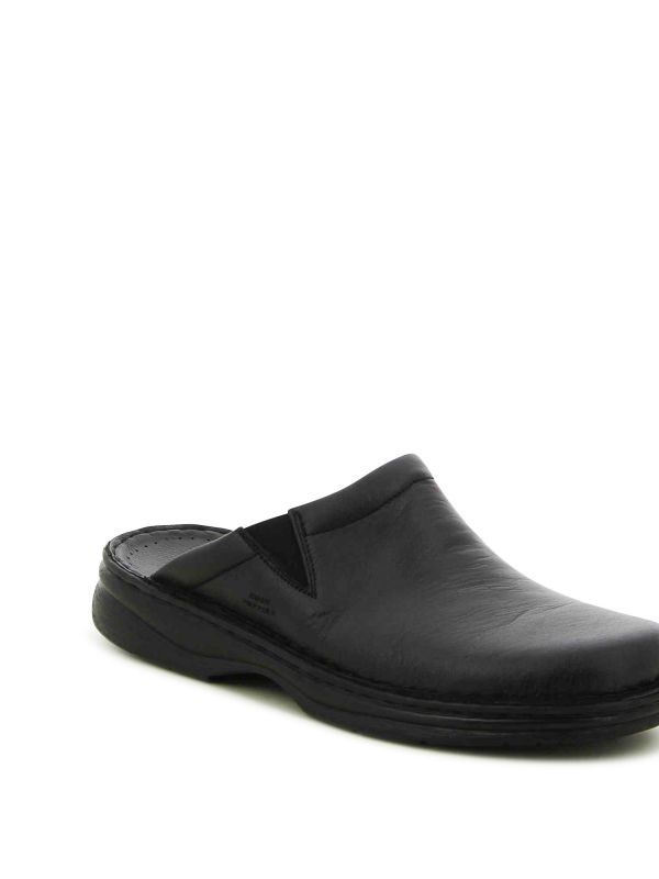 כפכפים סגורים בצבע חום