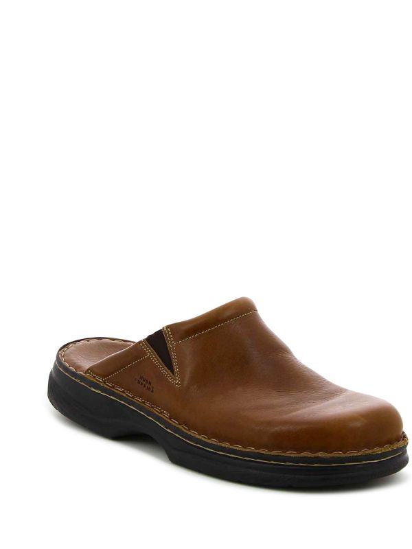 כפכפים סגורים בצבע חום