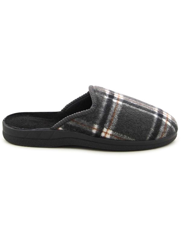 נעלי בית משובצות