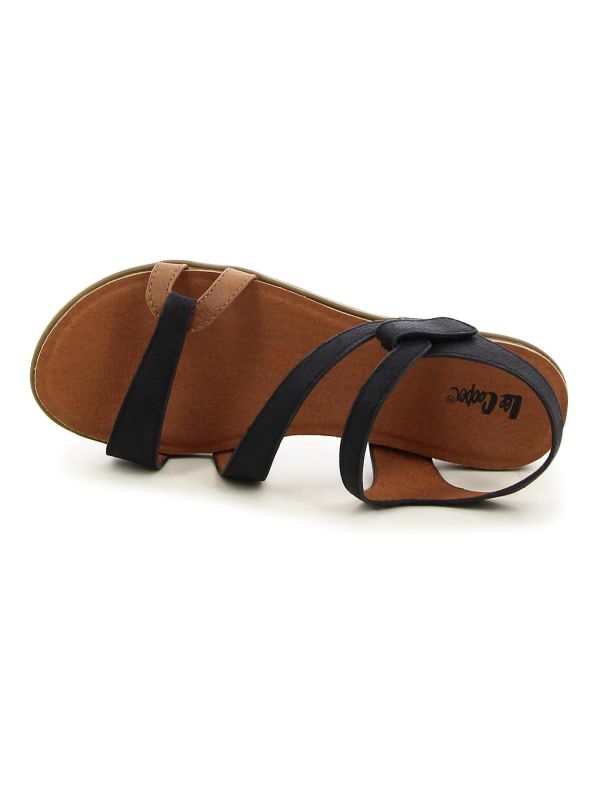 סנדלים שטוחים עם רצועות אלכסוניות