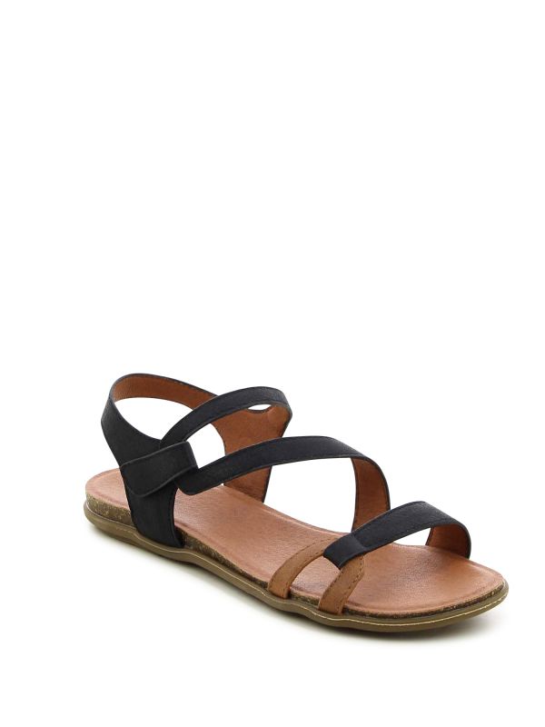 סנדלים שטוחים עם רצועות אלכסוניות