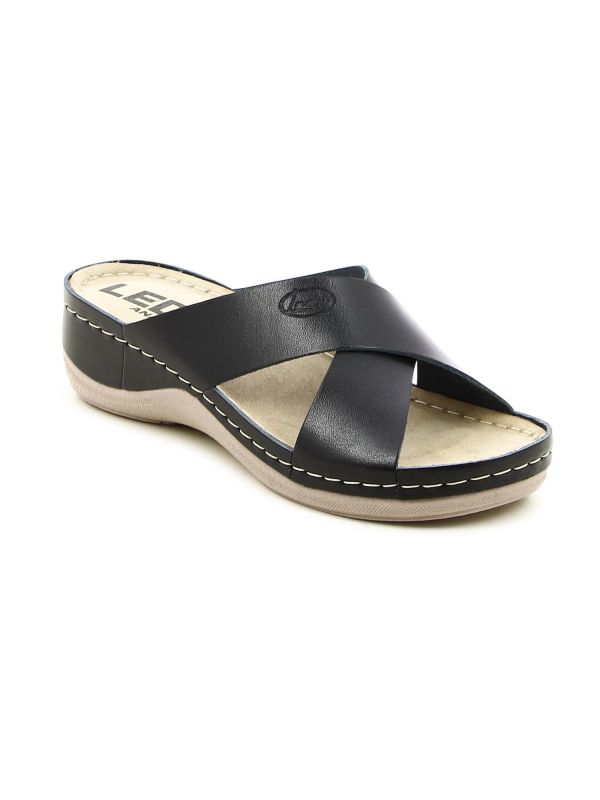 כפכפי פלטפורמה עם רצועות מוצלבות