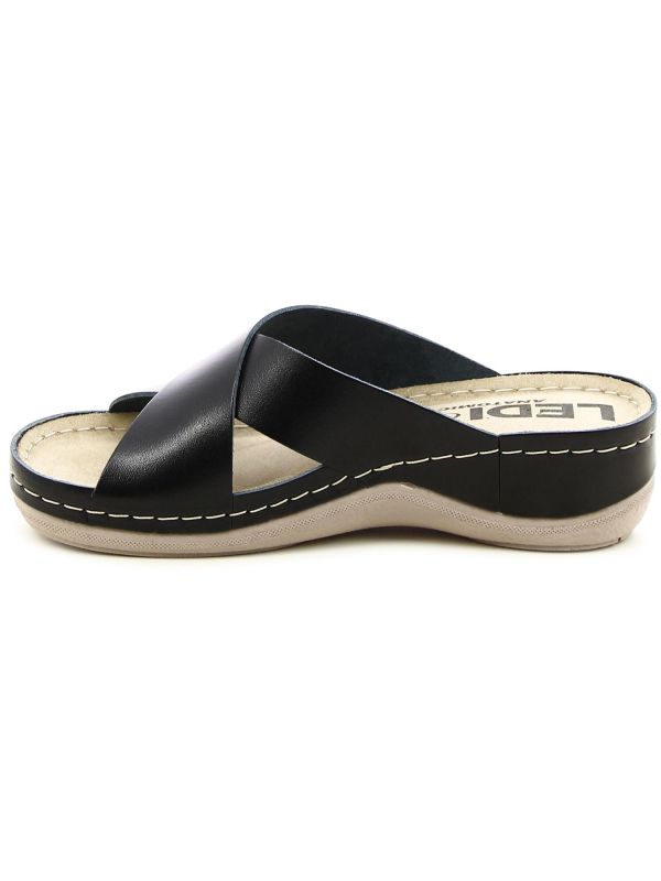 כפכפי פלטפורמה עם רצועות מוצלבות