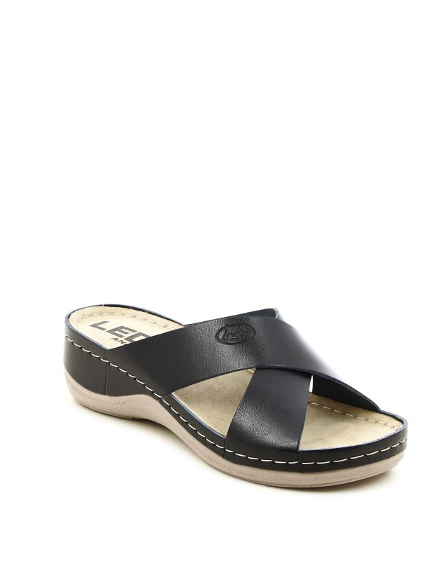 כפכפי פלטפורמה עם רצועות מוצלבות