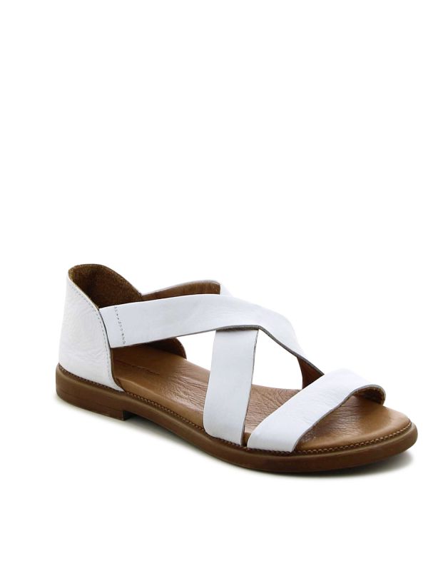 סנדלים עם רצועות מוצלבות