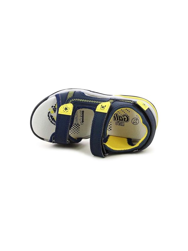 סנדלים עם סקוצ’ים