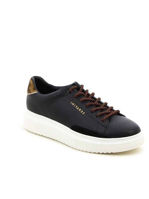 נעלי סניקרס אורבניות