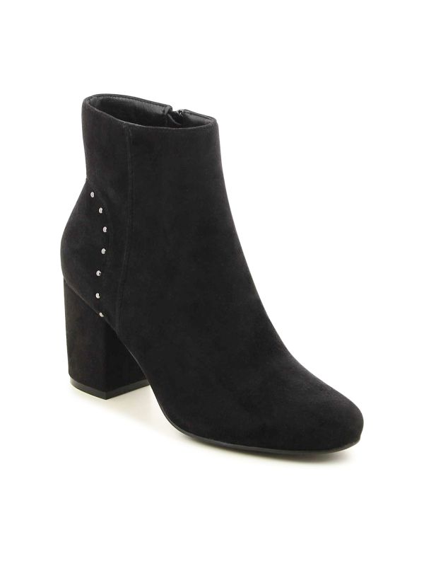 מגפוני עקב עם ניטים