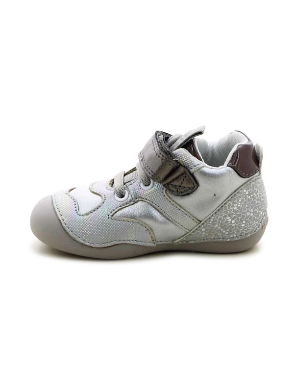 נעלי סניקרס מדליקות לילדות