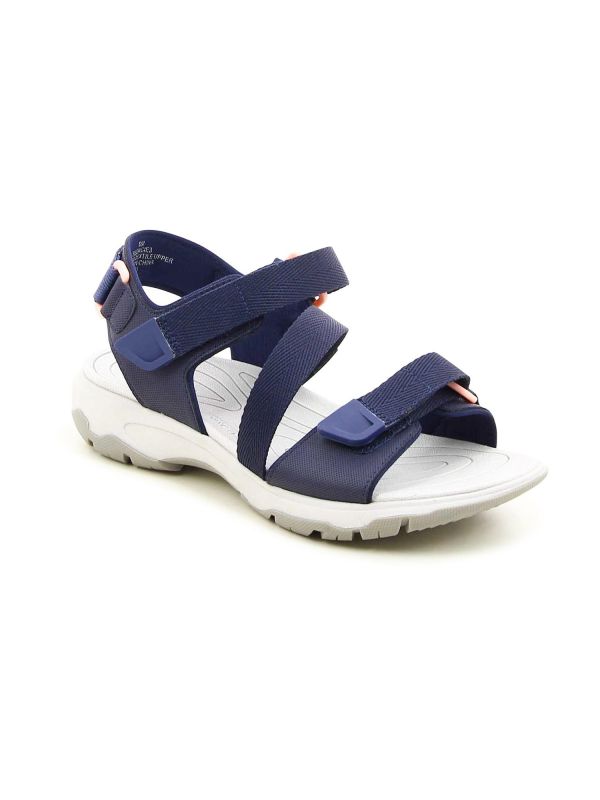 סנדלים שטוחים מעוצבים