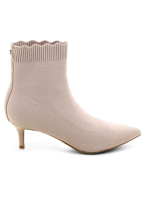 מגפוני גרב לנשים עם עקב דק