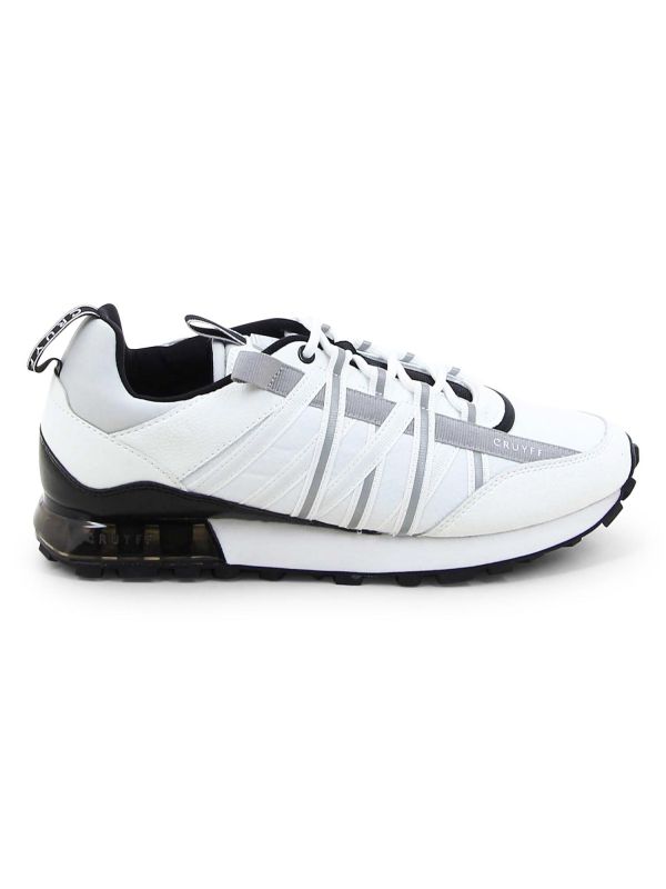 נעלי ספורט עם פסים