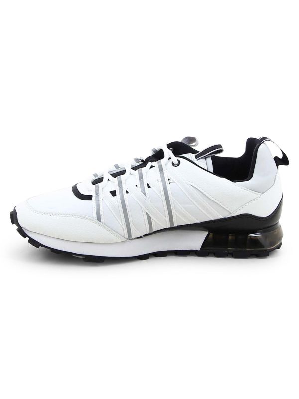 נעלי ספורט עם פסים