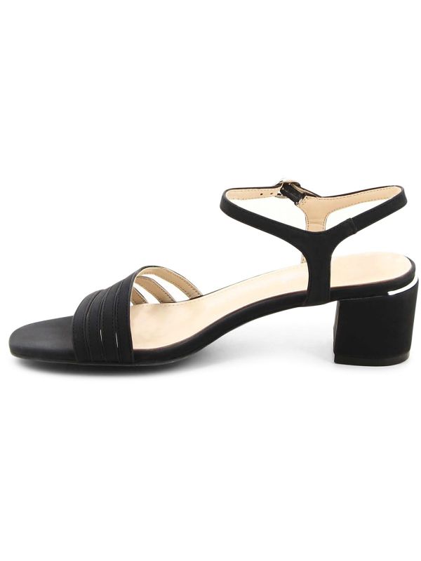 סנדלי עקב עם רצועות פסים