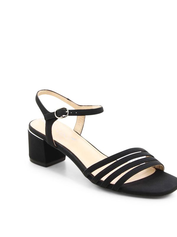 סנדלי עקב עם רצועות פסים