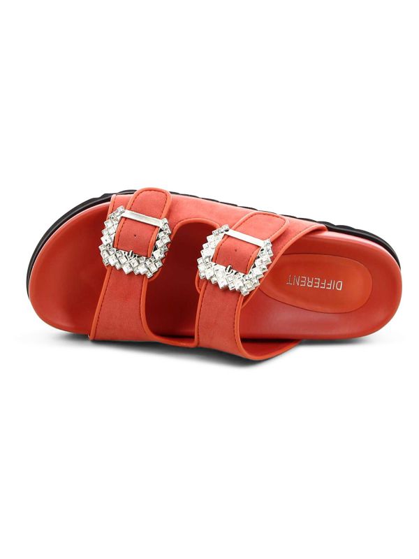 כפכפים עם רצועות ואבזמים