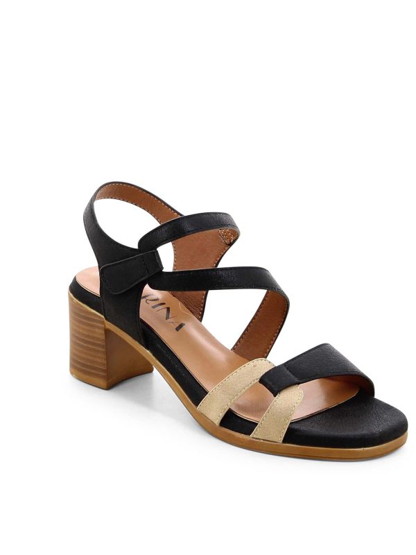 סנדלי עקב אלגנטיים עם רצועות