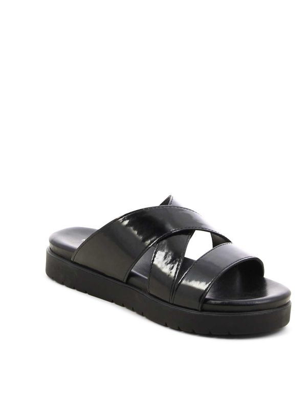 כפכפי פלטפורמה עם רצועות מוצלבות