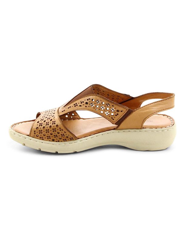 סנדלים עם עיטורים