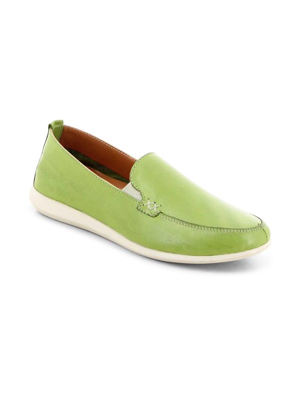 נעלי סירה מחודדות