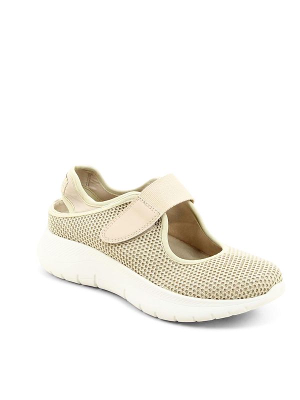 נעלי נוחות מחוררות