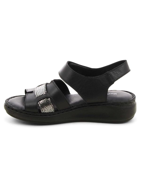 סנדלים מעוצבים עם רצועה נוצצת