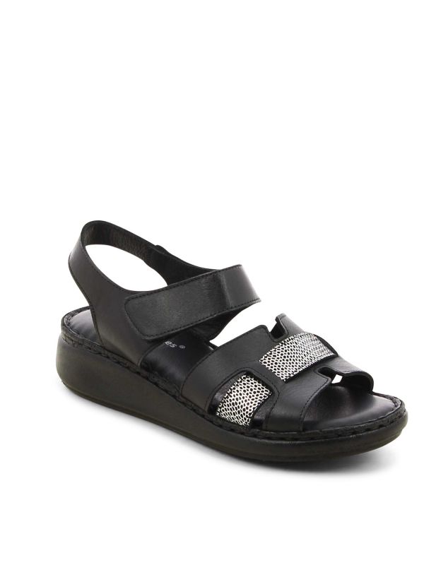 סנדלים מעוצבים עם רצועה נוצצת