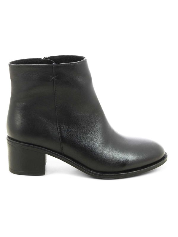 מגפוני עקב קלאסיים