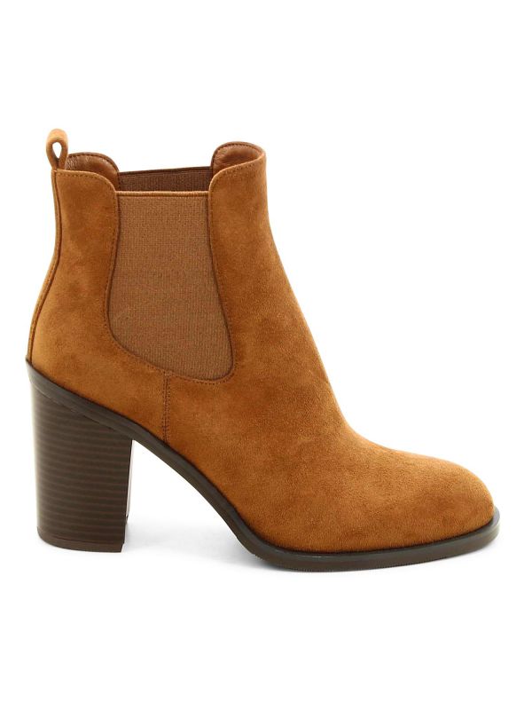 מגפוני צ’לסי עם עקב לנשים