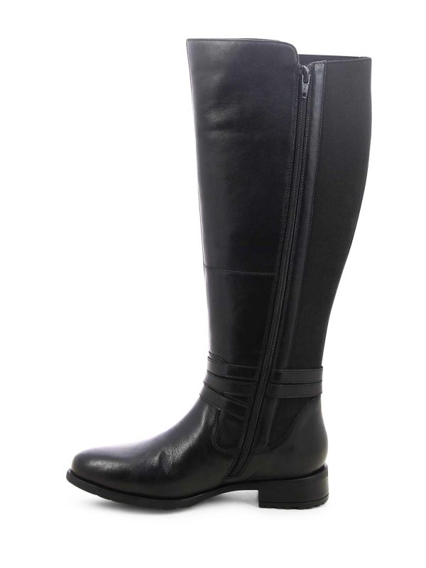 מגפיים עם רצועות צמודות