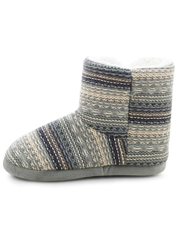 נעלי בית עם פונפונים