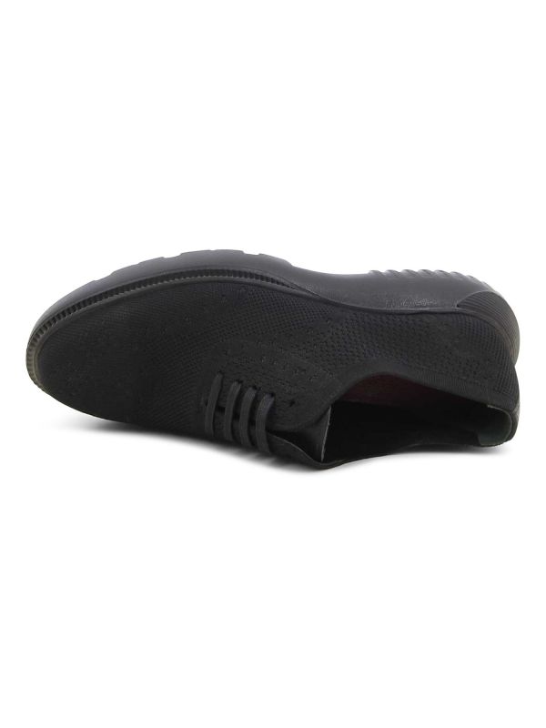 נעל שרוכים ספורטיבית במראה מחויט