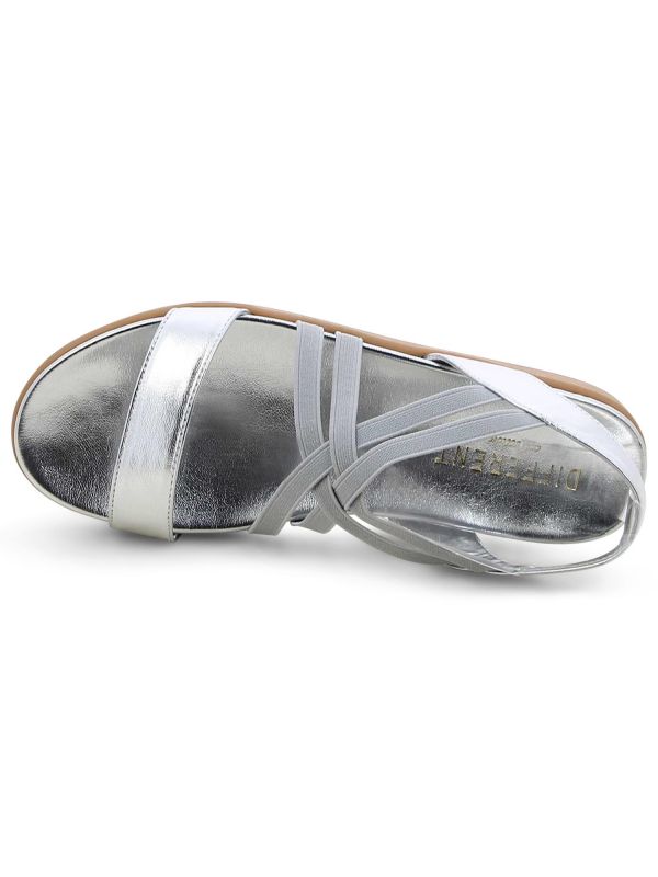 סנדלים מטאליים עם רצועות שתי וערב לנשים