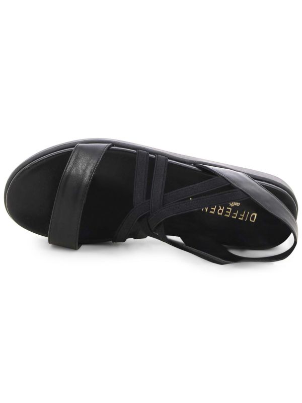 סנדלים מטאליים עם רצועות שתי וערב לנשים