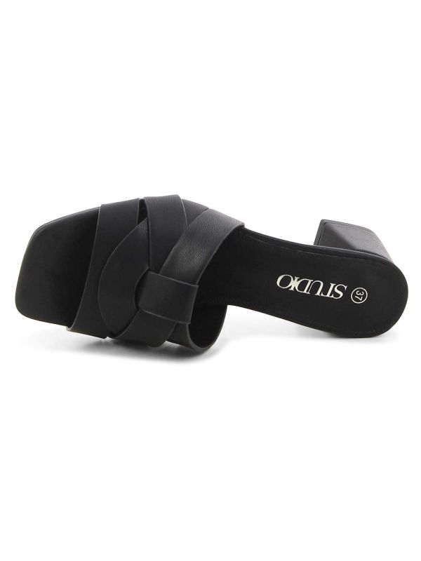 כפכפים עם עקב נמוך לנשים