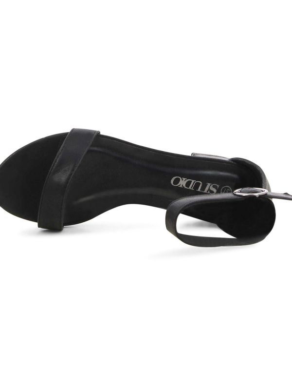 סנדלי רצועות עם עקב נמוך לנשים