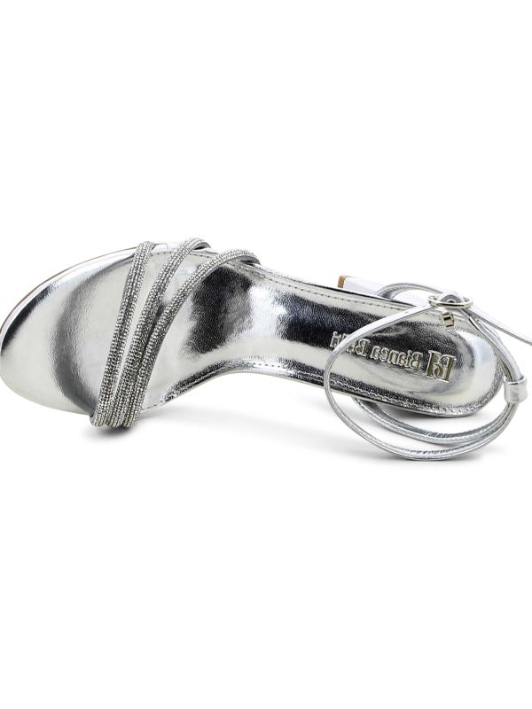 סנדלי עקב עם רצועות מנצנצות