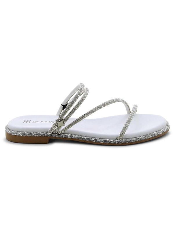 כפכפי רצועות דקות מנצנצות לנשים