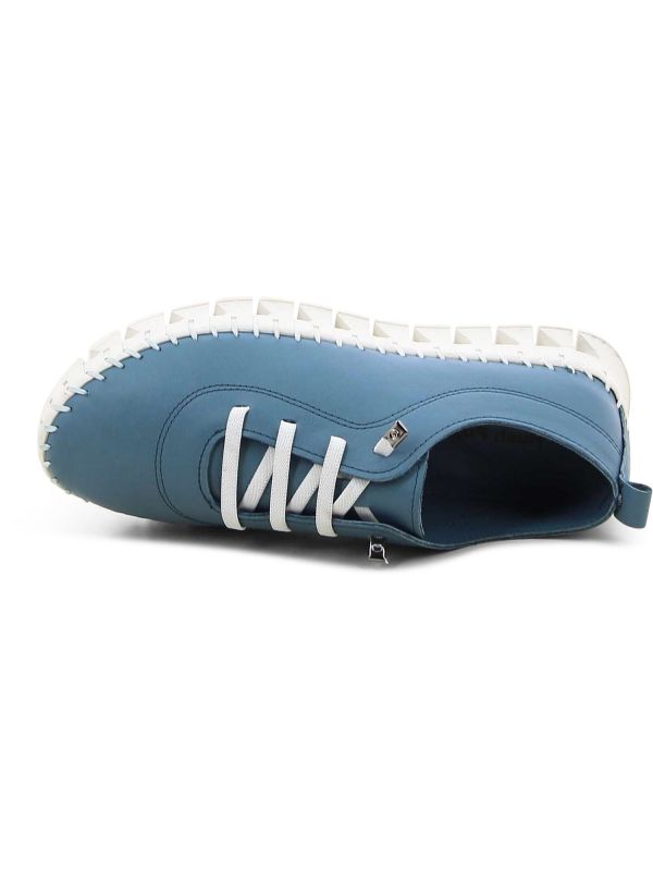 סניקרס לנשים עם סולייה מחוררת