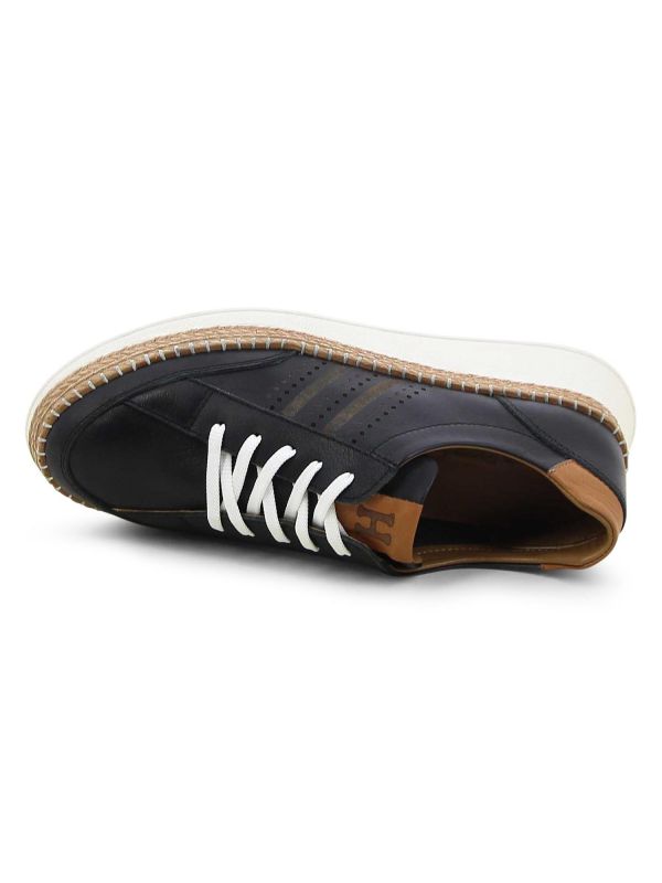 סניקרס לנשים עם עקב פלטפורמה