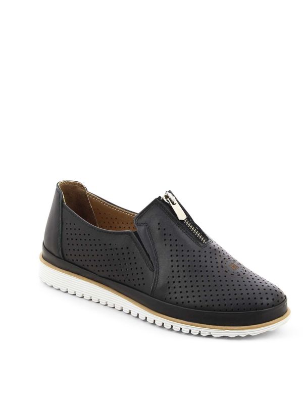 נעלי סליפ און מחוררות לנשים