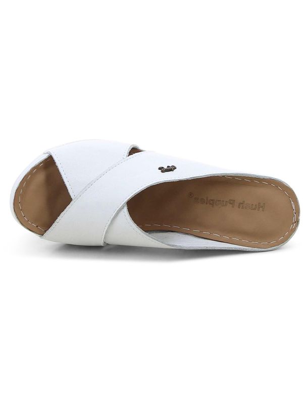 כפכפי נשים עם עקב רוקי ורצועת איקס