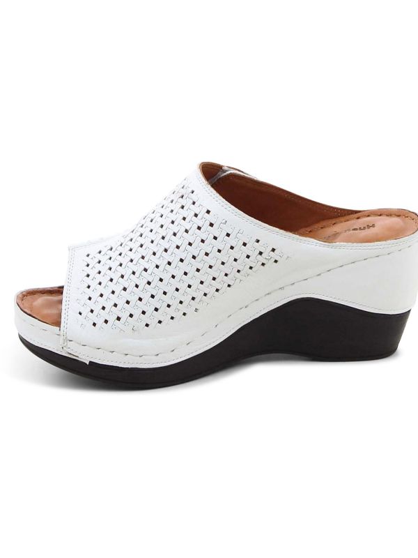 כפכפי נשים עם עקב רוקי ורצועה מחוררת