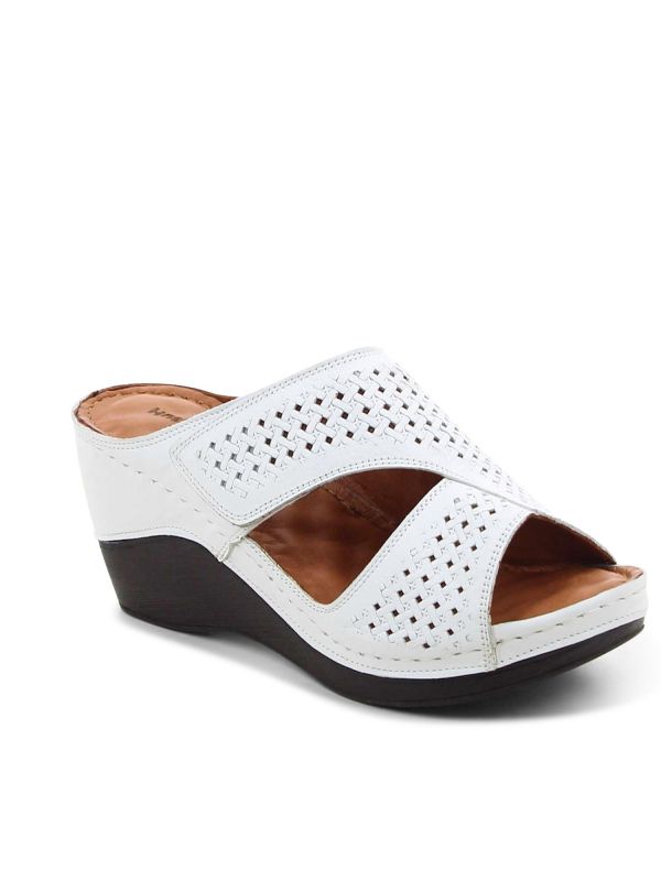 כפכפי נשים עם עקב רוקי ורצועה מחוררת