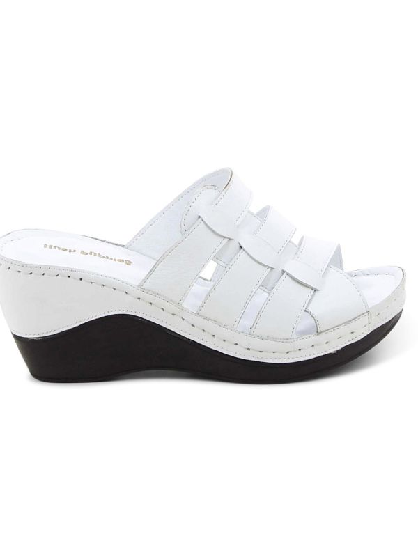 כפכפי נשים עם עקב רוקי ורצועות