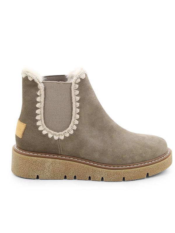 מגפוני צ’לסי עם רקמה