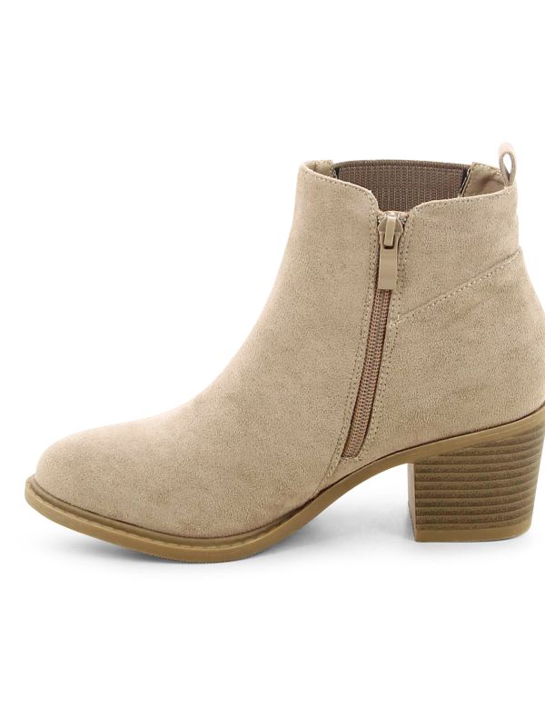 מגפוני צ’לסי עם עקב לנשים